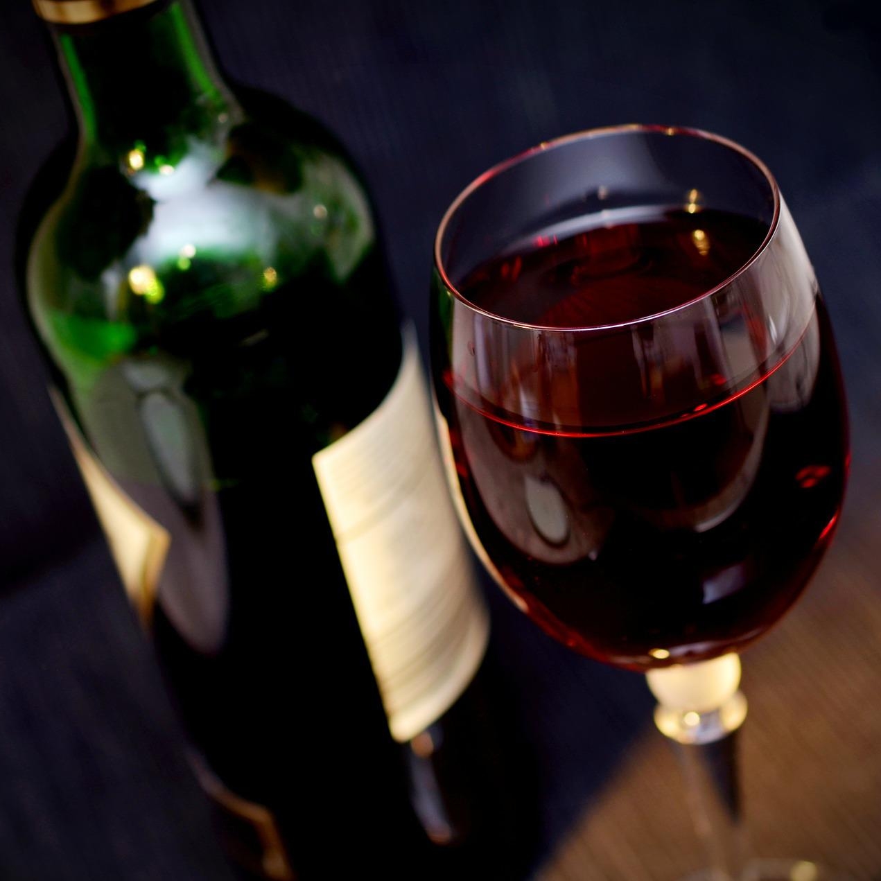 Photo d'un verre de vin. Image par congerdesign de Pixabay